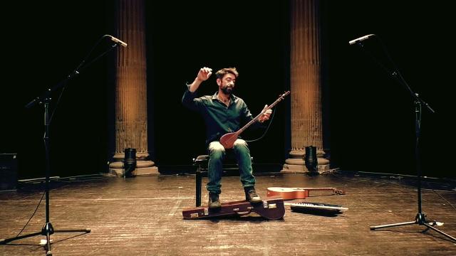Arash Sarkechik >> Le bruit de l'eau (Live Session au Théâtre Sainte Marie d'en Bas)